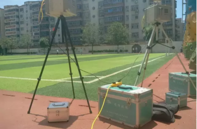 郑州这所学校塑胶跑道有毒？一小学生患白血病多家长哭晕!